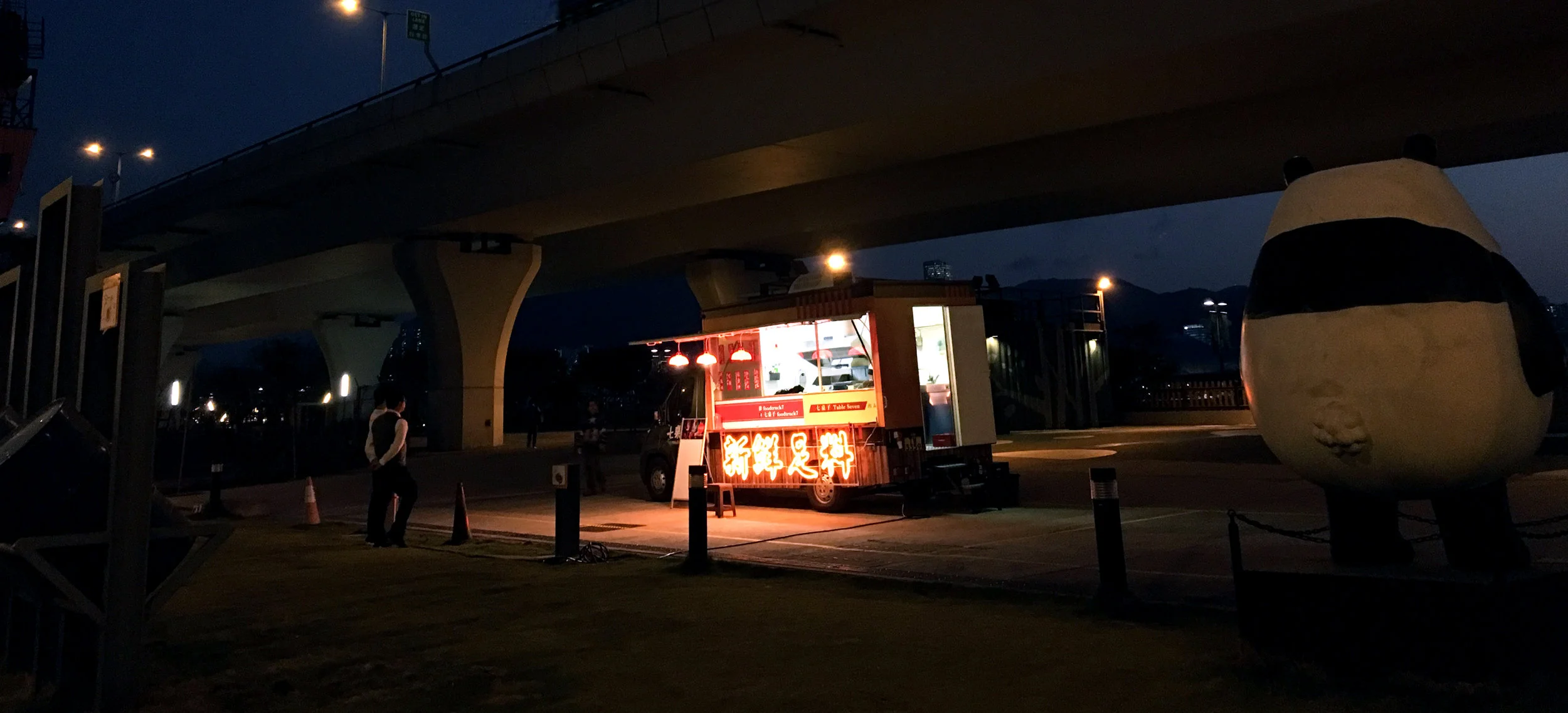 旅遊景點的某些日子和晚上,可以是完全沒有訪客。